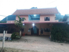  Lamorn Guesthouse  Nong Khiaw